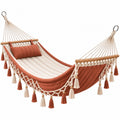 Hängematte 200 x 120 cm Baumwolle Terrakotta Creme mit Holzspreizstäben für Garten im Boho-Stil